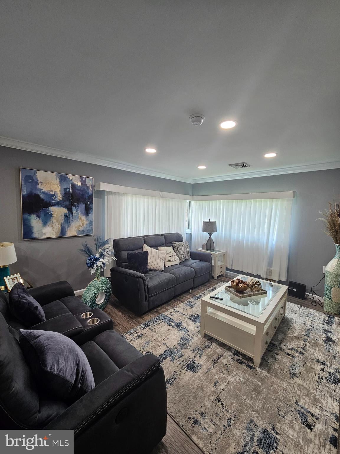12 Crescent Ln, Levittown, PA 19055 photo