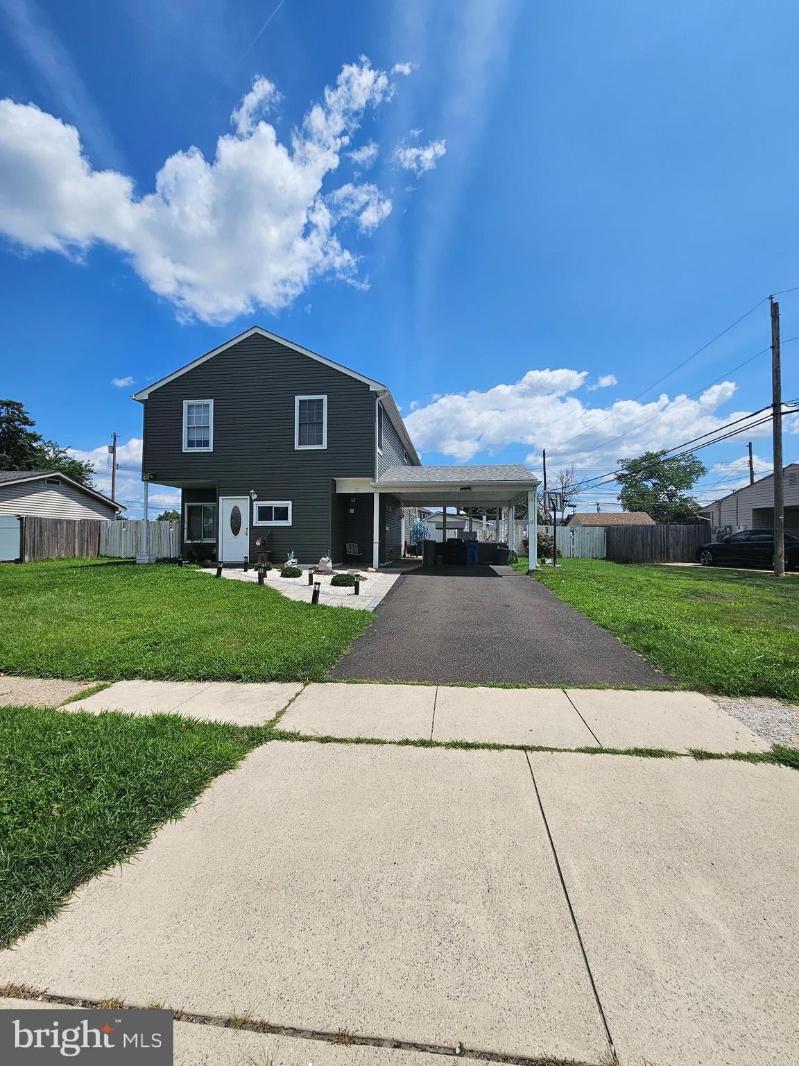 12 Crescent Ln, Levittown, PA 19055 photo