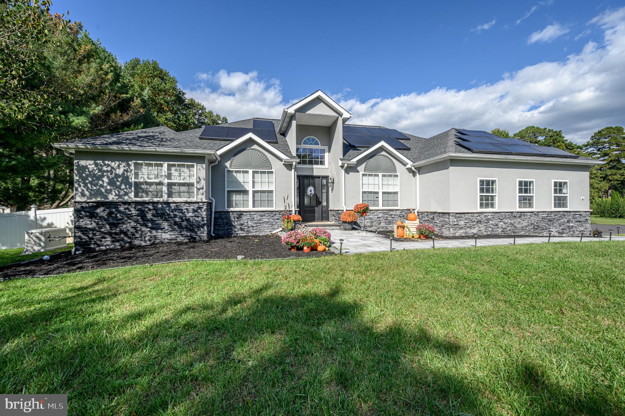 14 Lauren Ln, New Egypt, NJ 08533