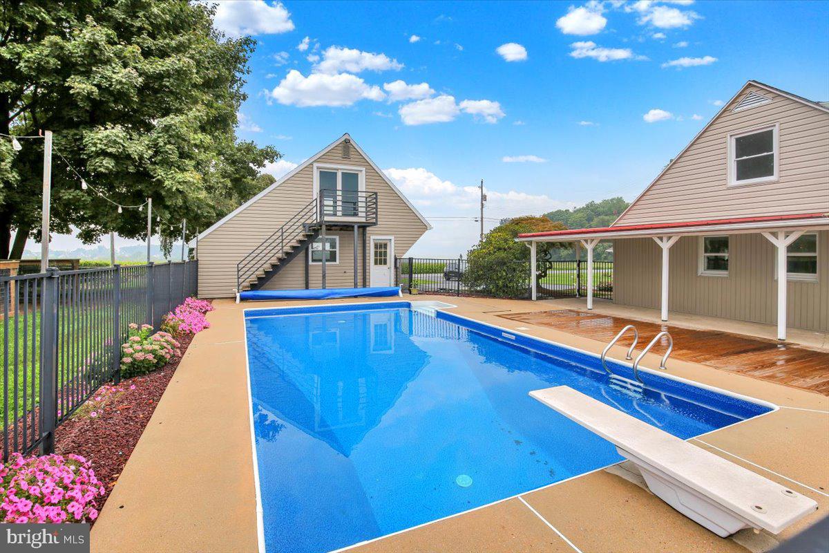 512 E Rosebud Rd, Myerstown, PA 17067 photo