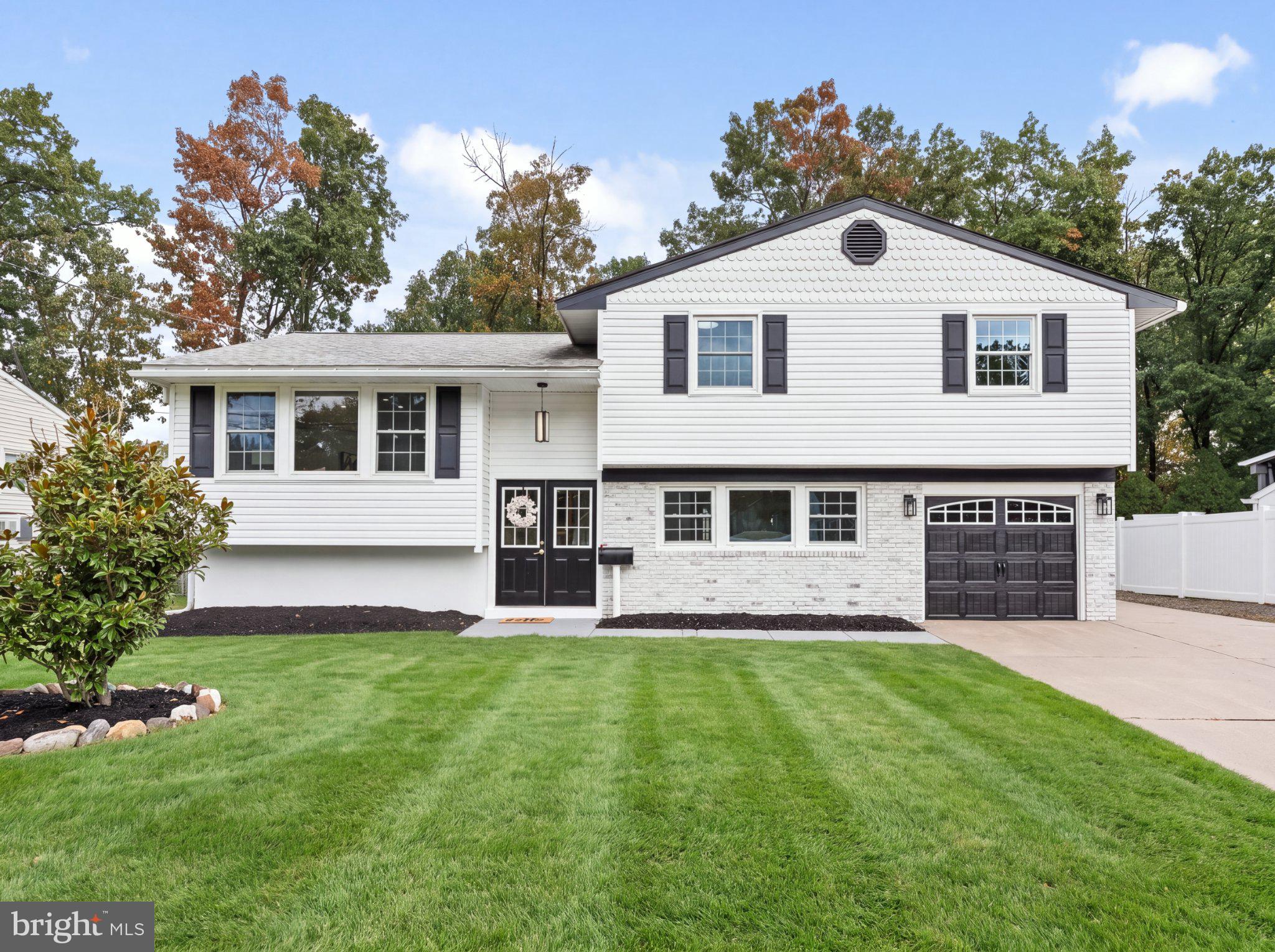 919 Grenville Dr, Blackwood, NJ 08012