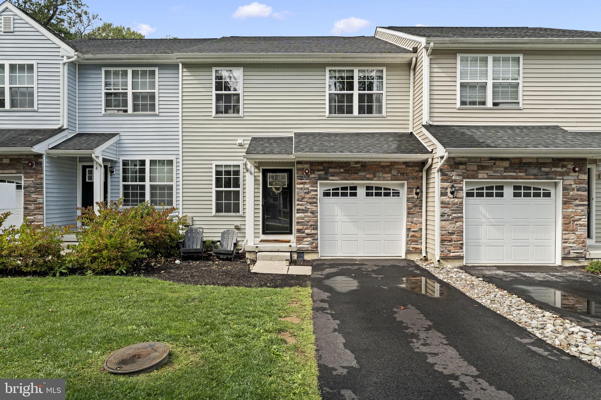 16 Graham Dr, Downingtown, PA 19335 photo