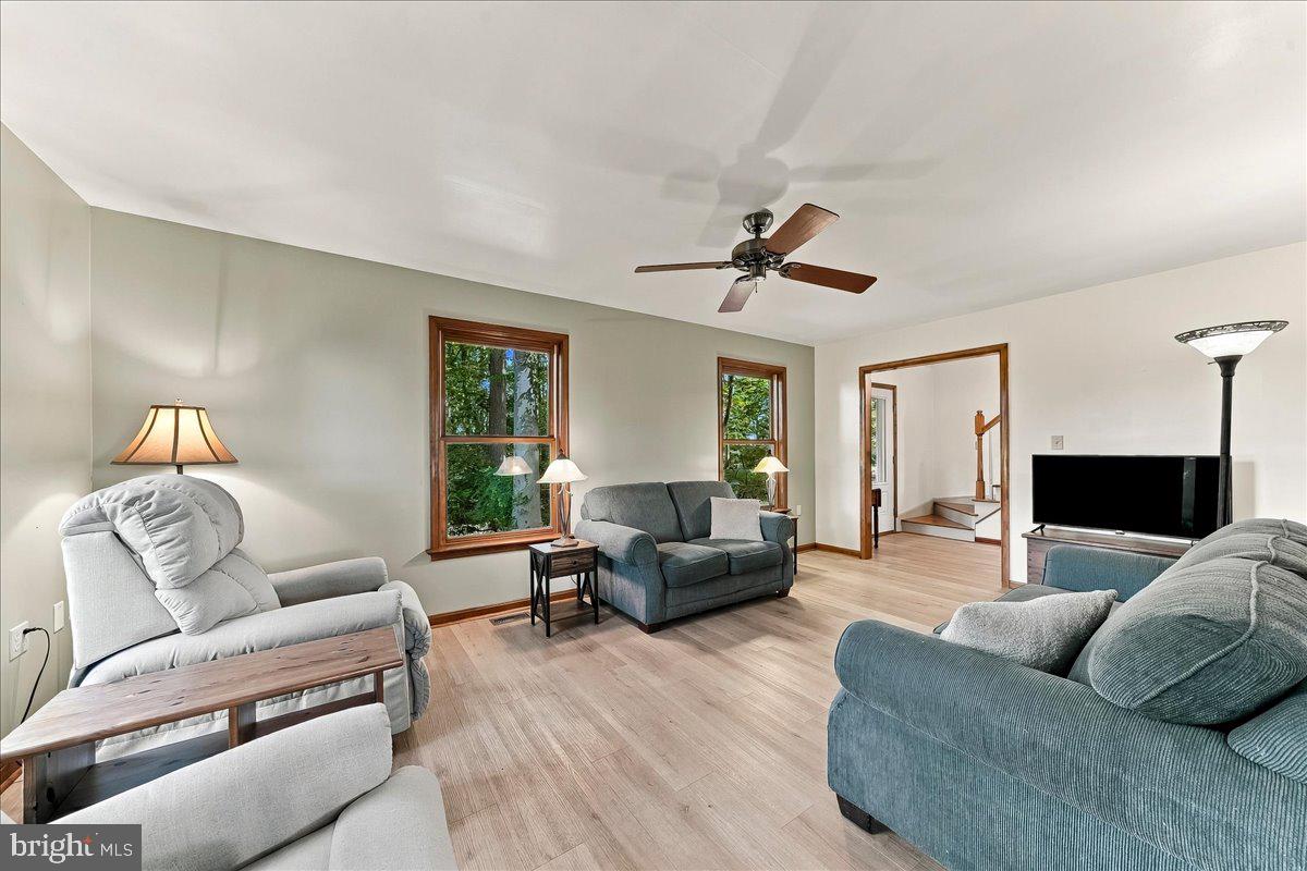 14 Woodview Rd, West Grove, PA 19390 photo