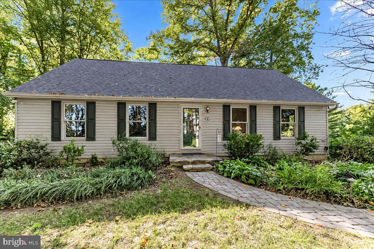 14 Woodview Rd, West Grove, PA 19390