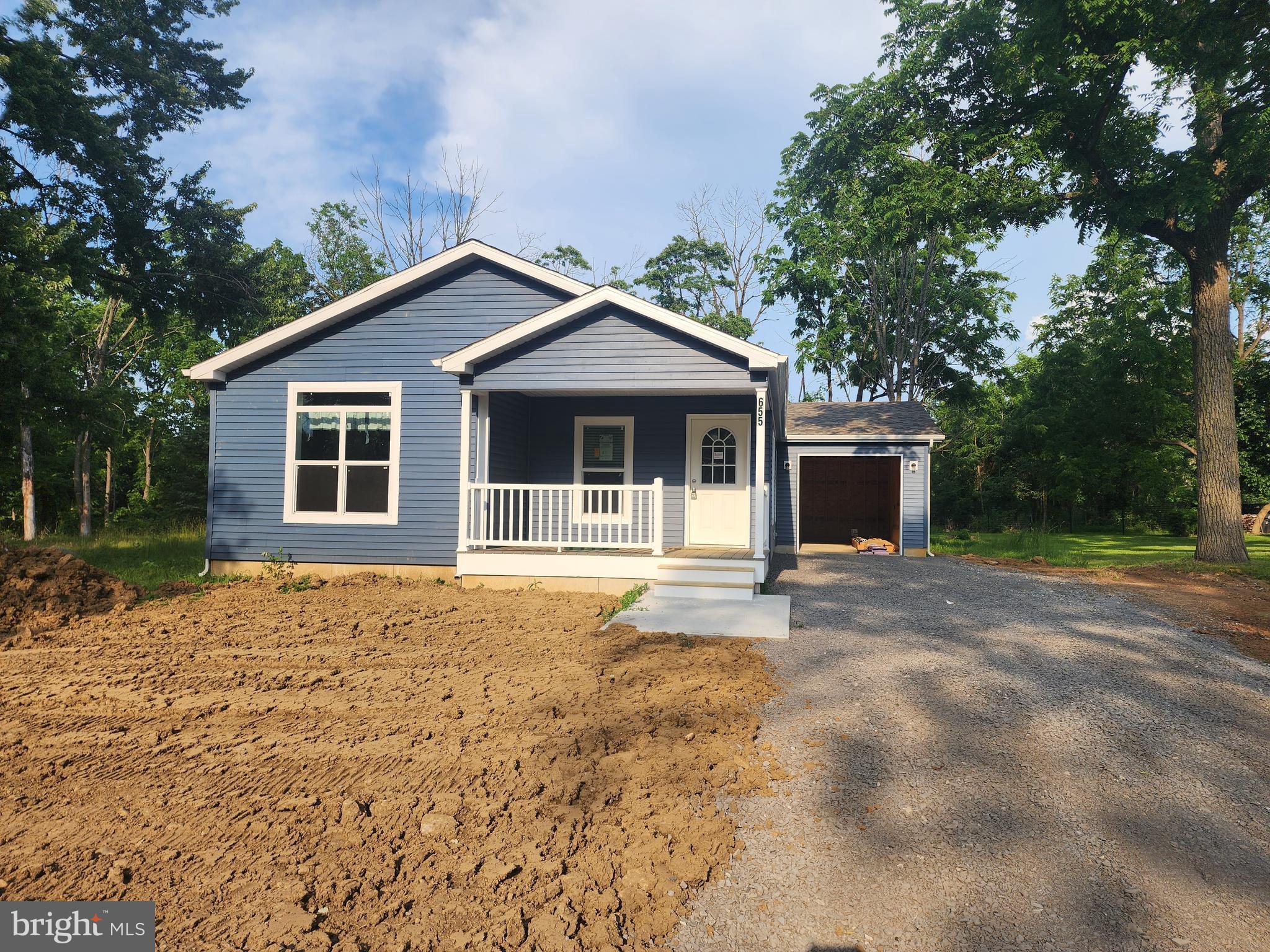 655 Roseanne Ln, Sellersville, PA 18960 photo