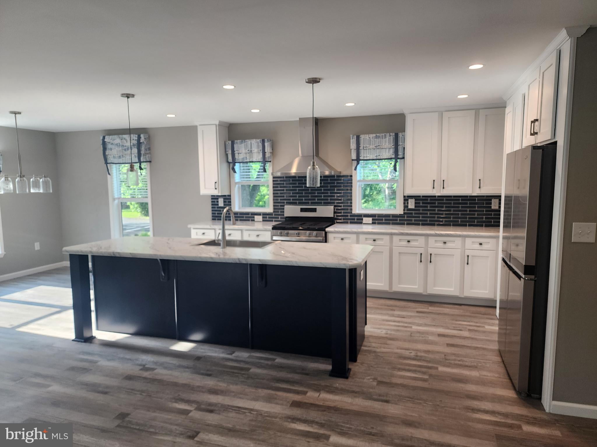 655 Roseanne Ln, Sellersville, PA 18960 photo