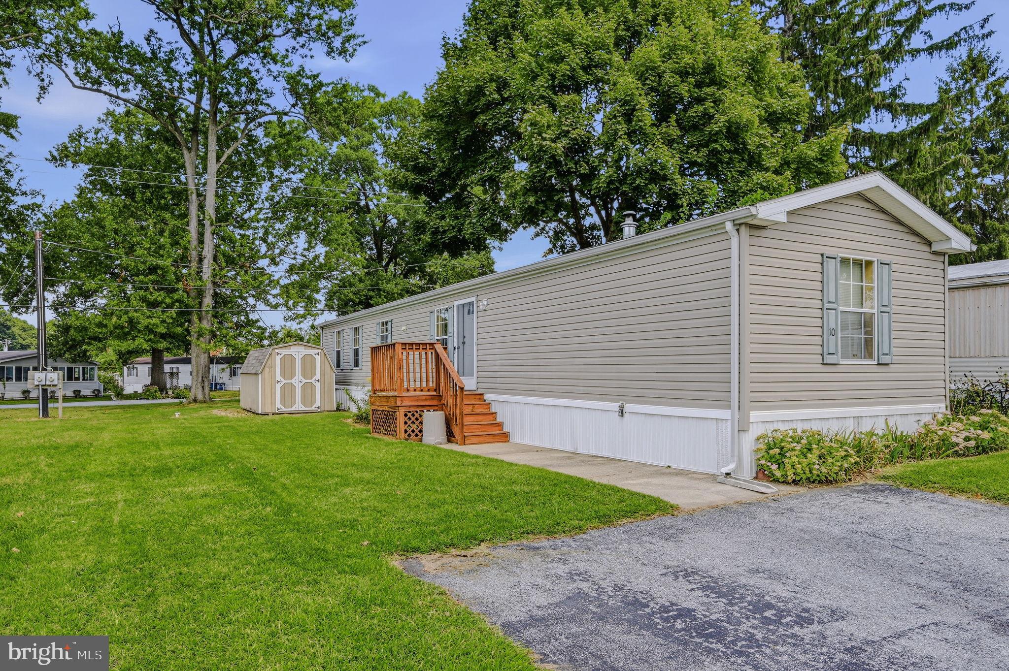 10 Laurel Ln, Newark, DE 19713