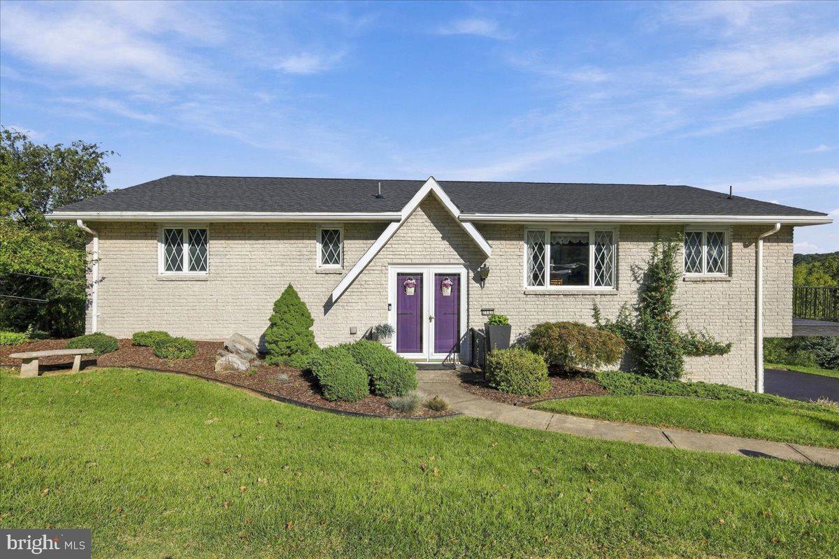 7121 Kingstead Dr, Slatington, PA 18080