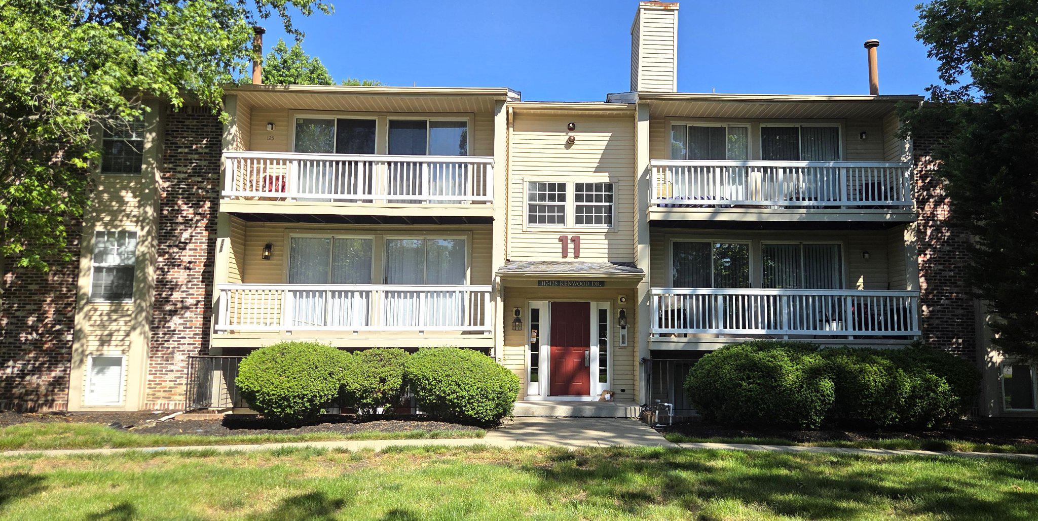 121 Kenwood Dr, Sicklerville, NJ 08081