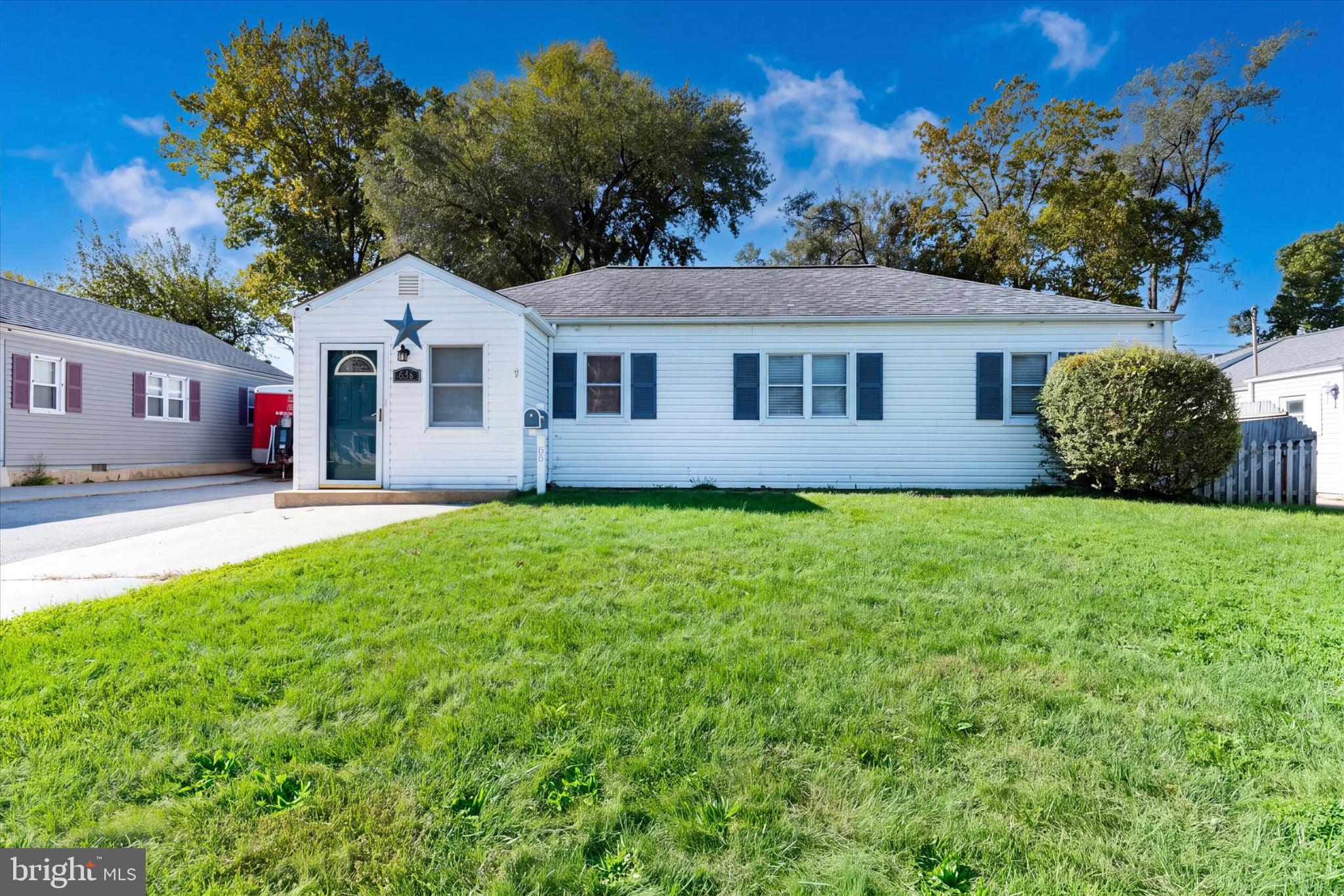 55 Robinson Dr, New Castle, DE 19720
