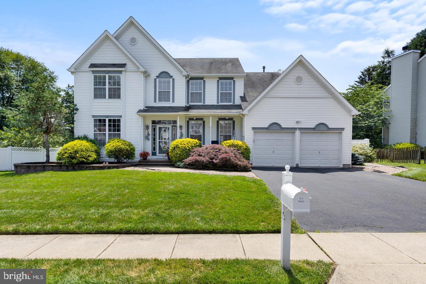 35 Dark Leaf Dr, Hampton, NJ 08610