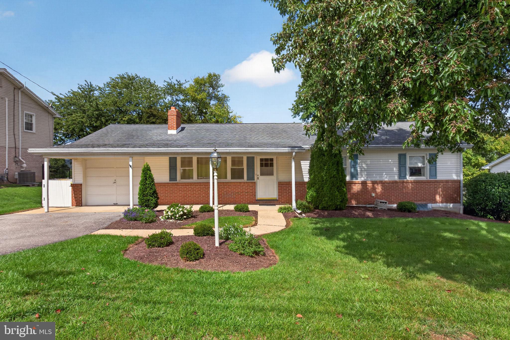 4287 Webster Dr, York, PA 17402