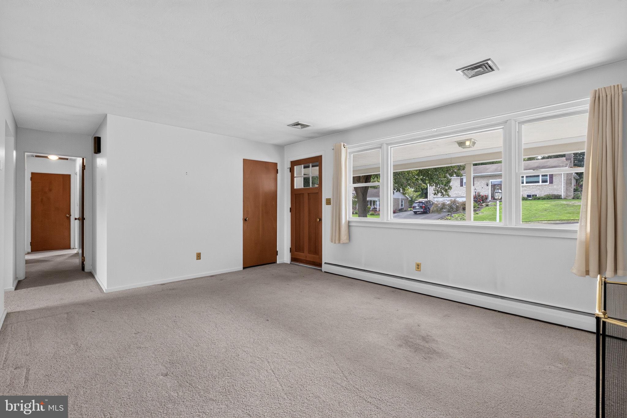 4287 Webster Dr, York, PA 17402 photo