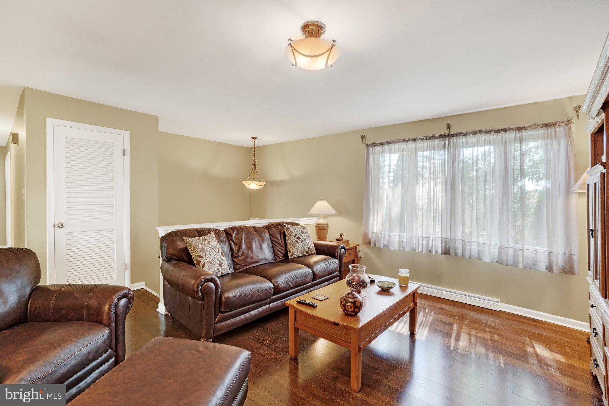 1911 Oakley Dr, York, PA 17408 photo