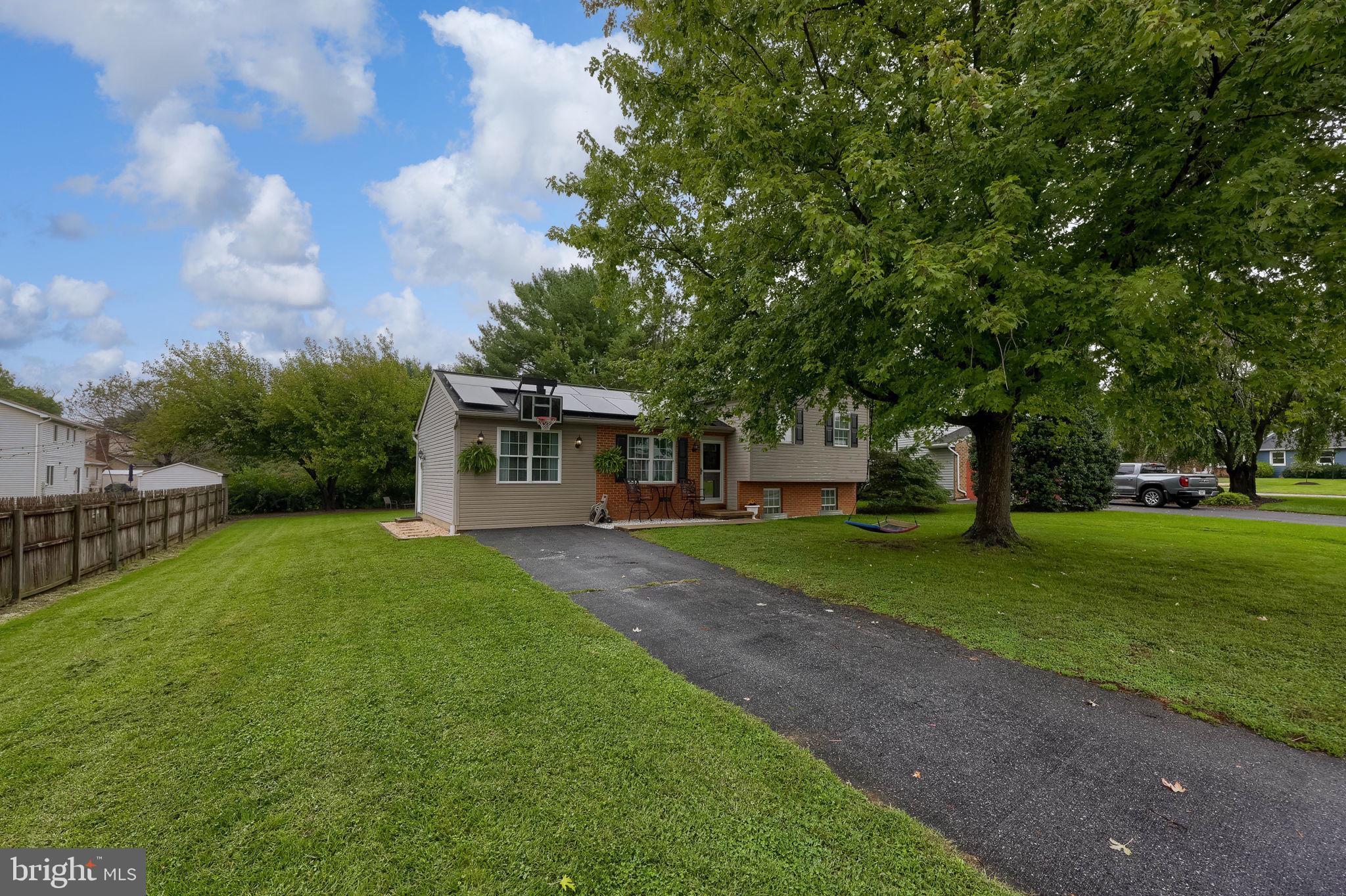 1504 Mcfarland Dr, Landisville, PA 17538