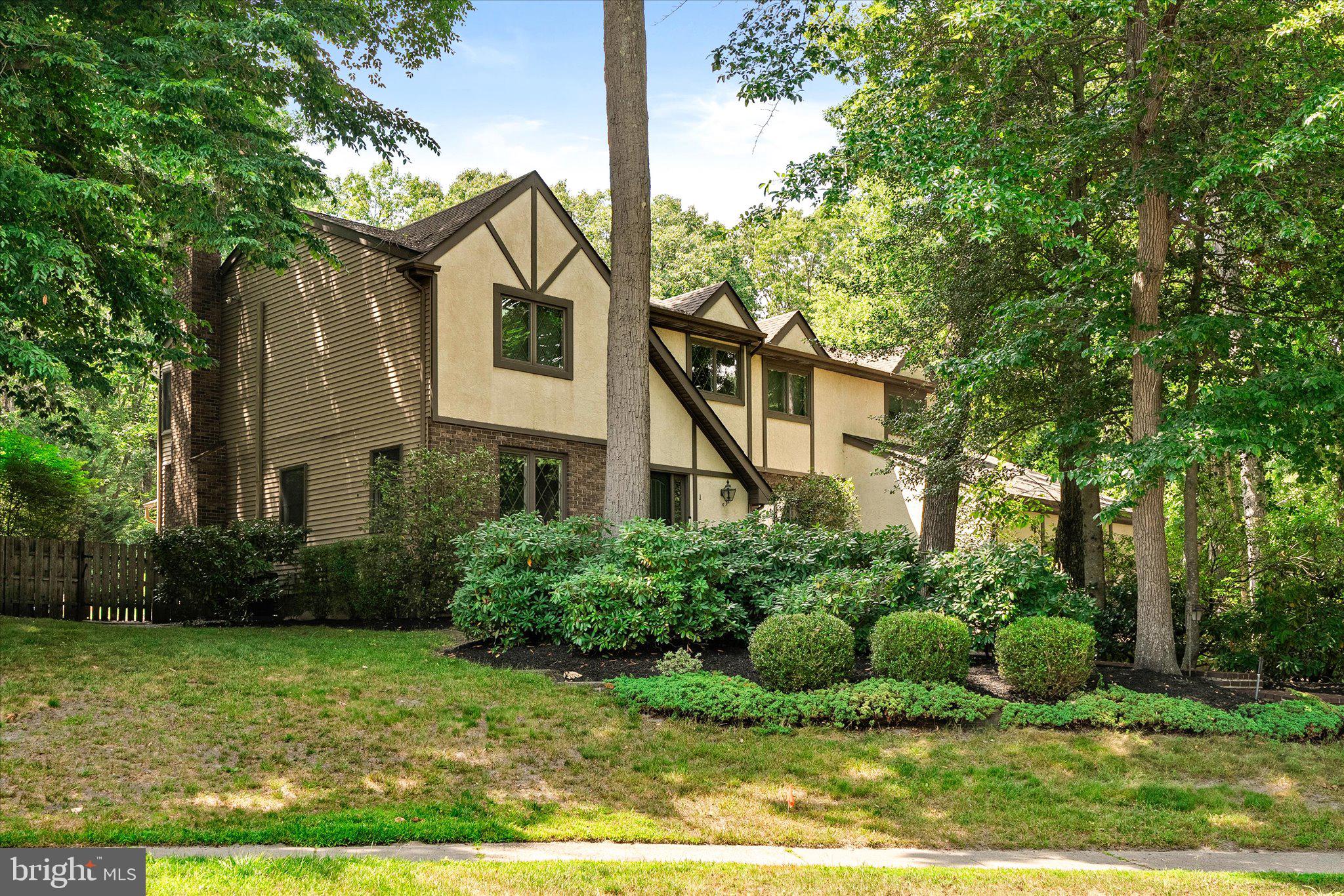 1 Hidden Acres Dr, Voorhees, NJ 08043