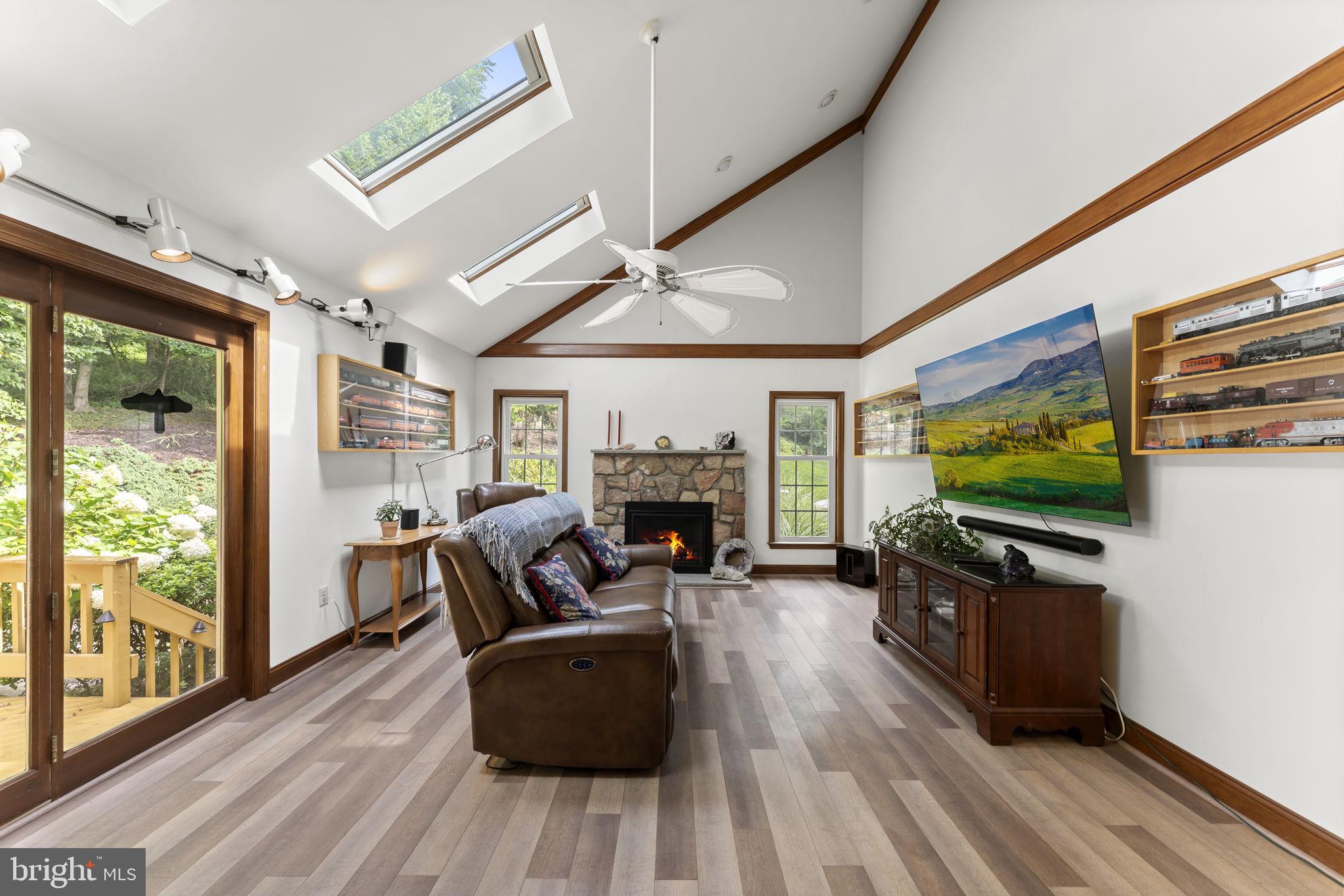 120 Summit Dr, Phoenixville, PA 19460 photo