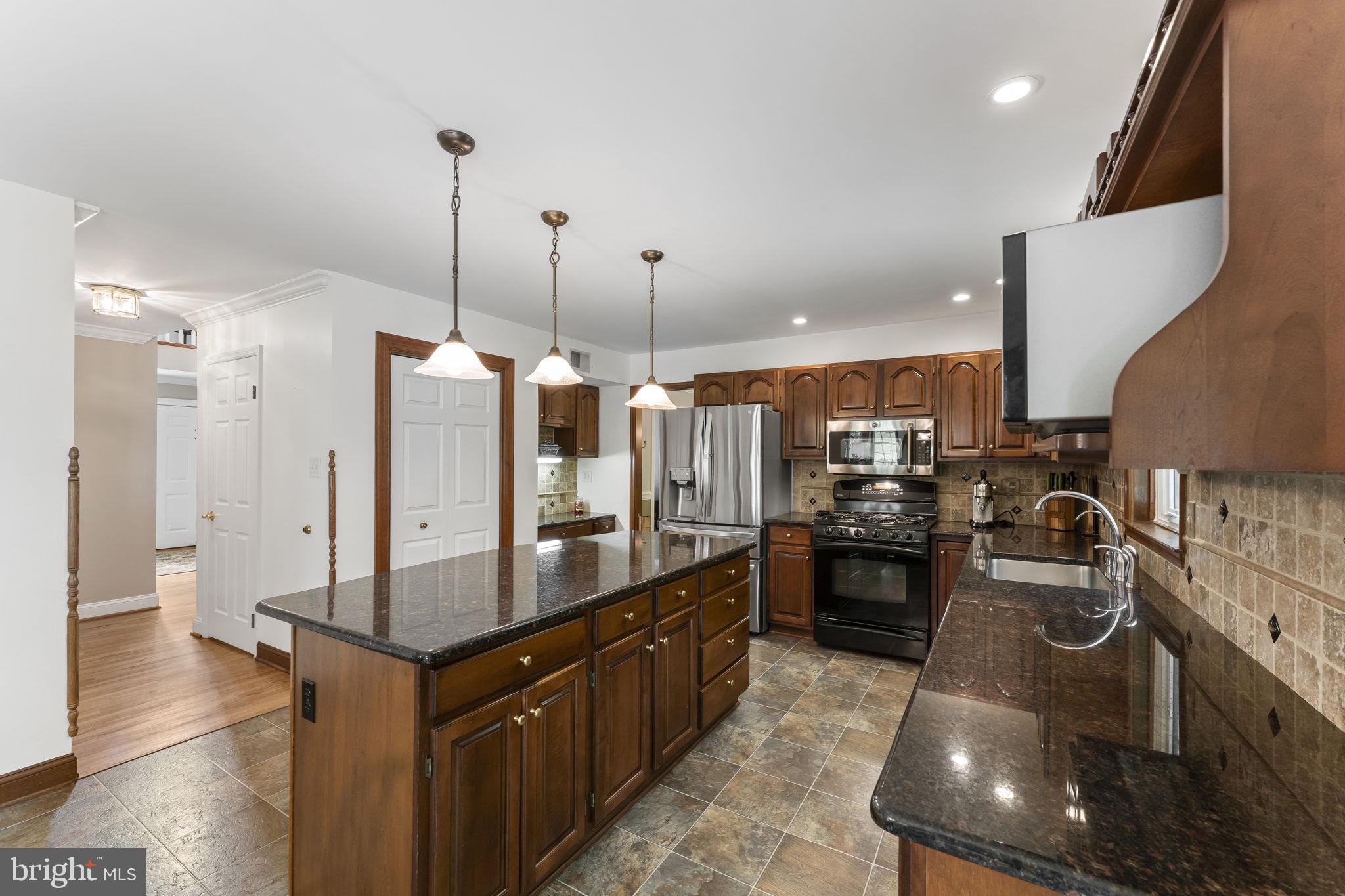 120 Summit Dr, Phoenixville, PA 19460 photo