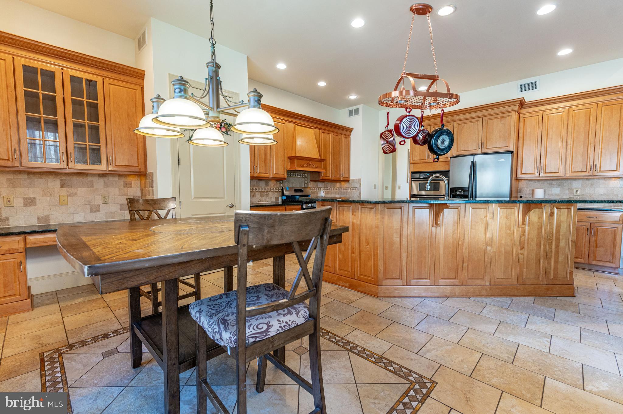 49 Crest Blvd, Easton, PA 18045 photo
