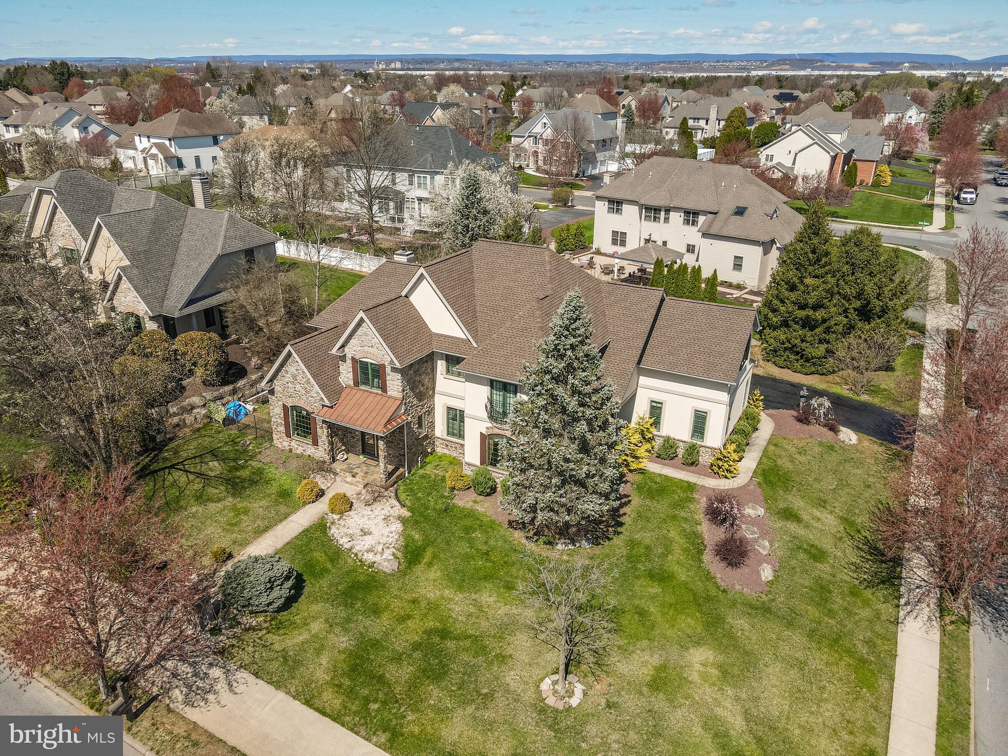 49 Crest Blvd, Easton, PA 18045 photo