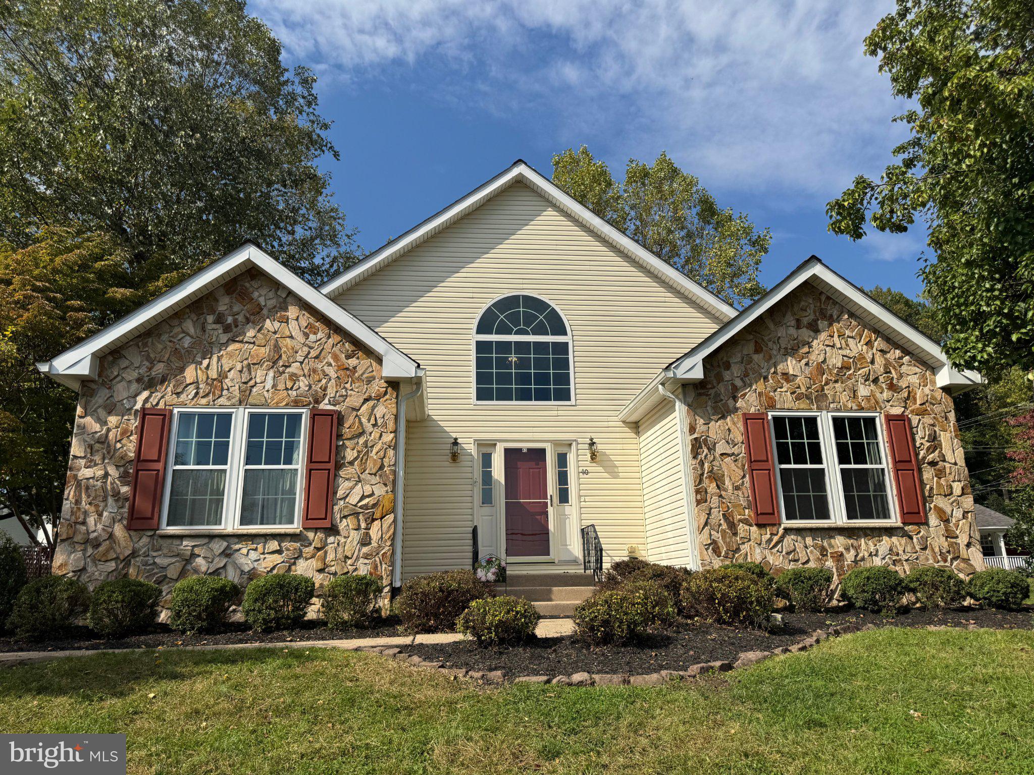 40 Valley View Dr, Feasterville Trevose, PA 19053