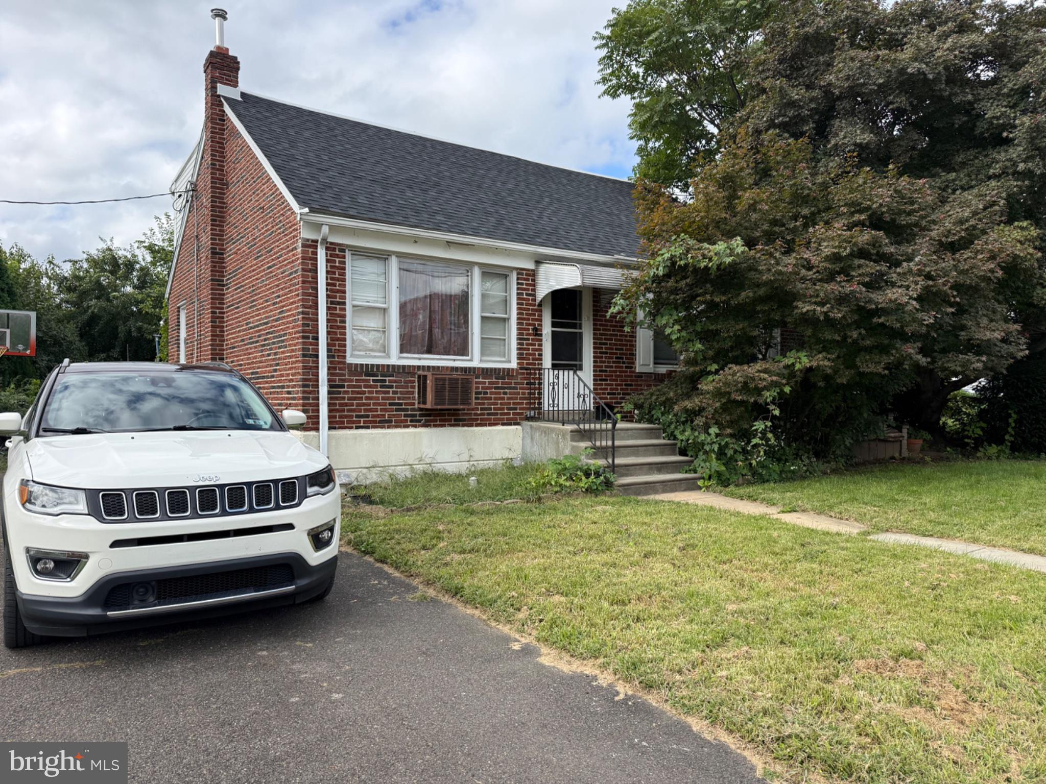608 Hoffnagle St, Philadelphia, PA 19111 photo