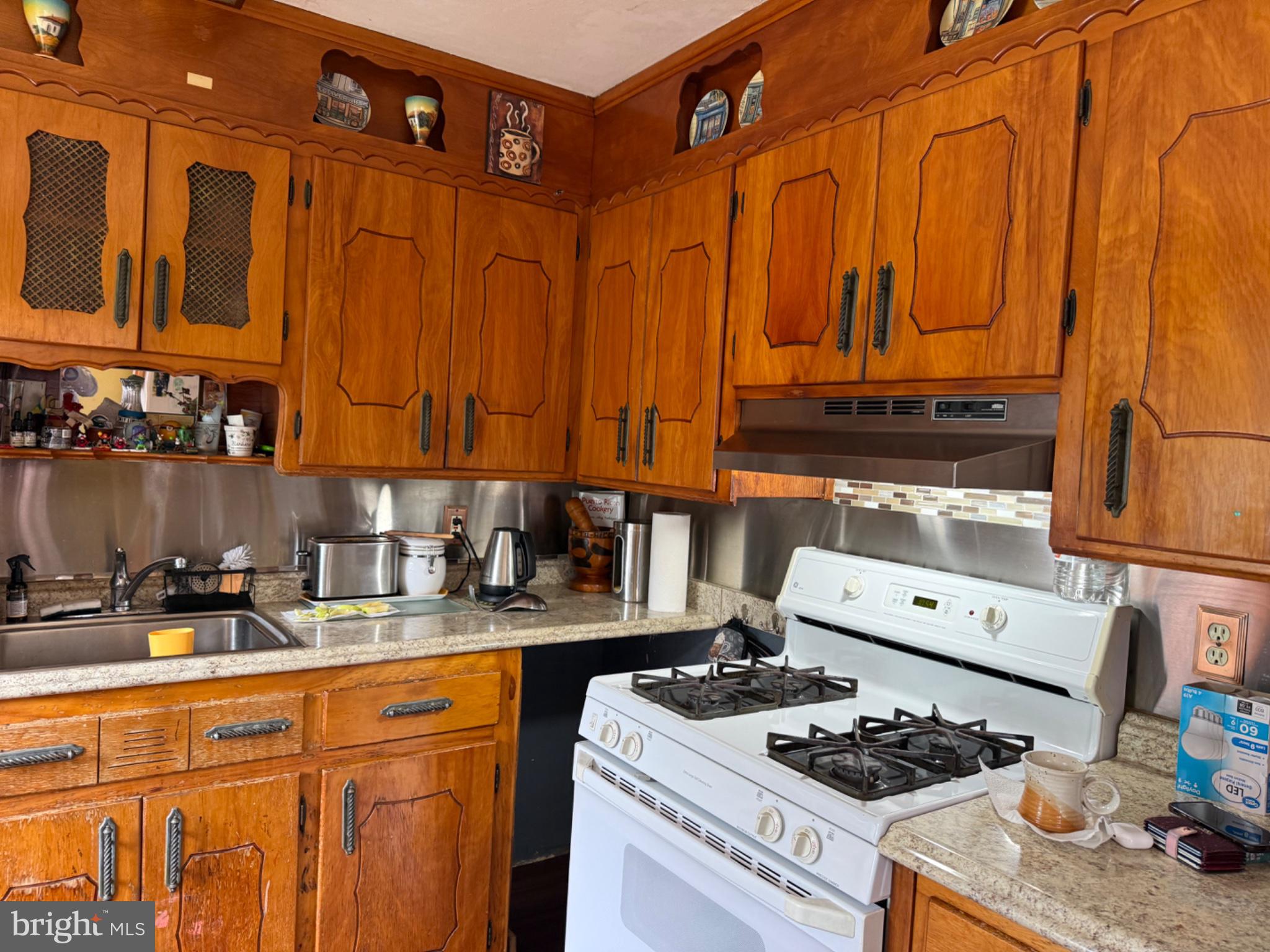 608 Hoffnagle St, Philadelphia, PA 19111 photo