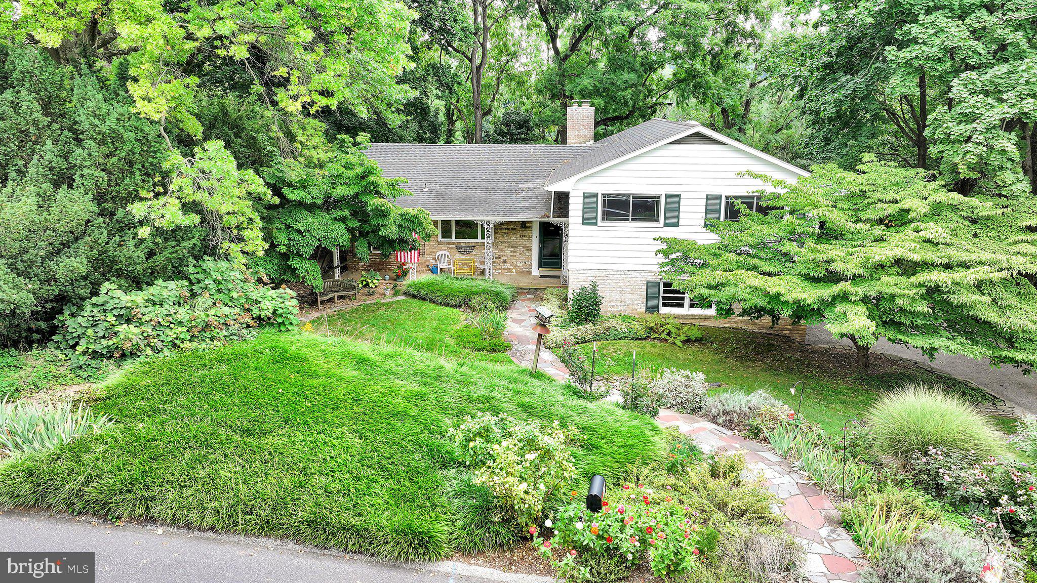 116 Scarboro Dr, York, PA 17403