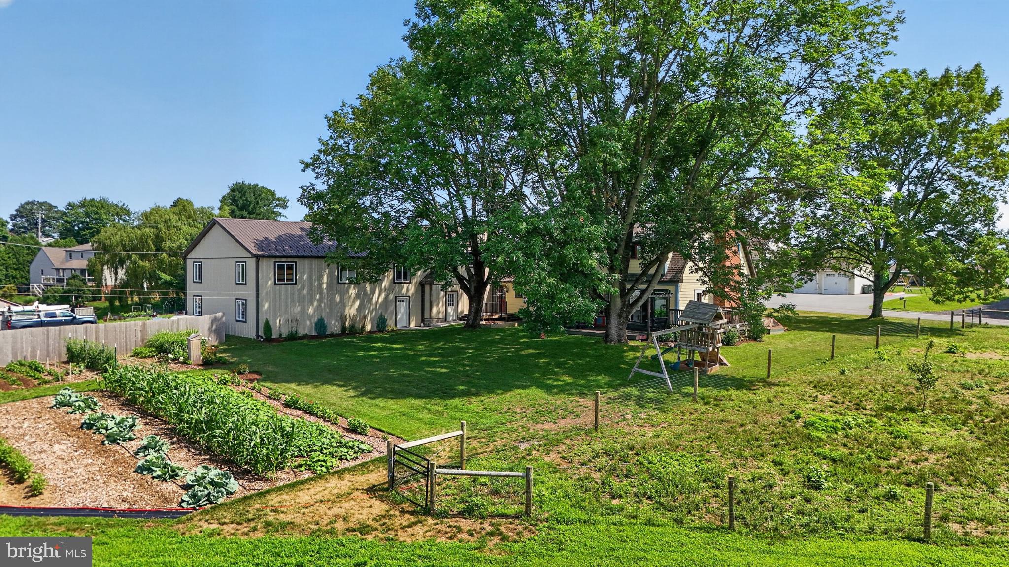 126 W Newport Rd, Lititz, PA 17543 photo