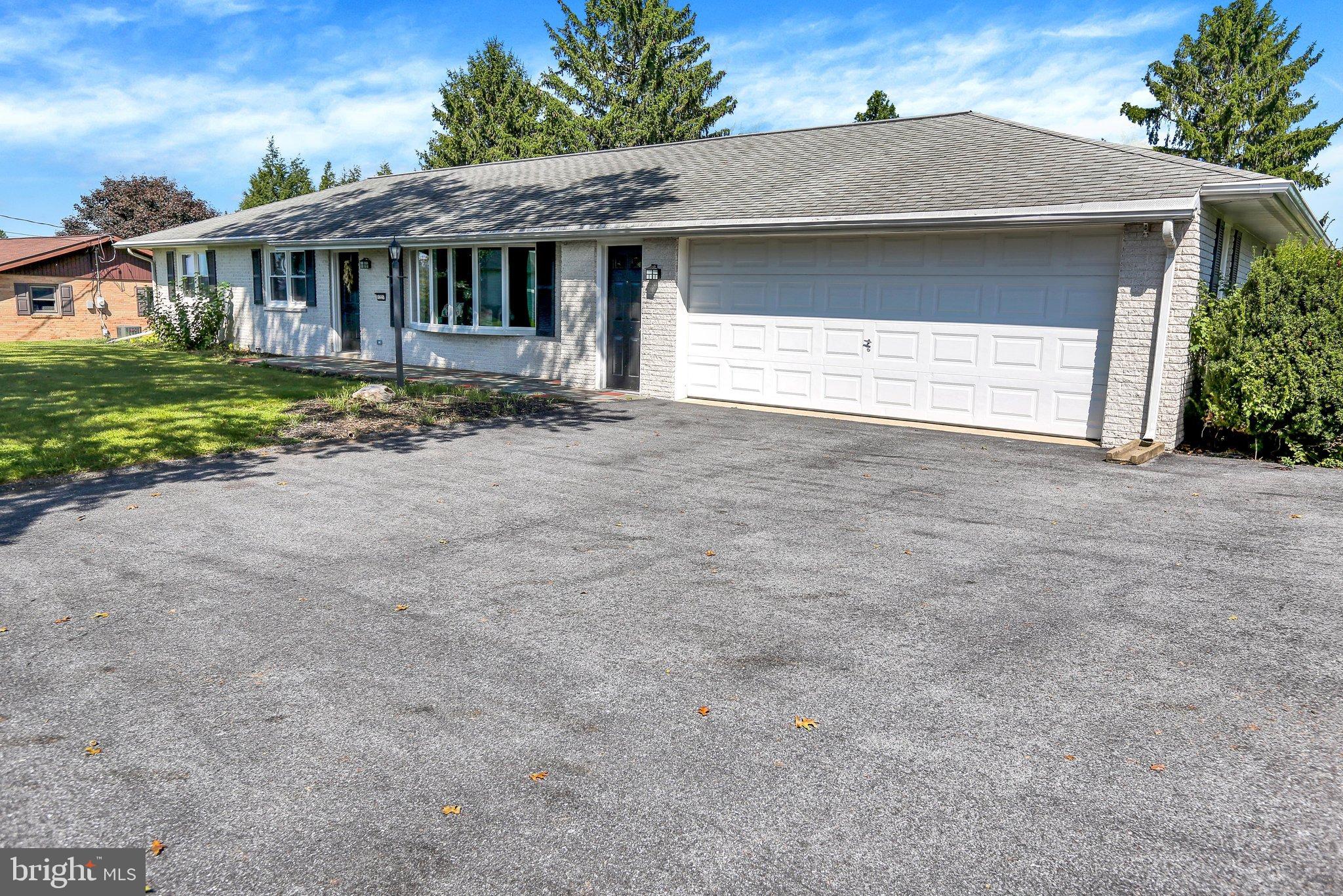1227 Lebanon Rd, Manheim, PA 17545