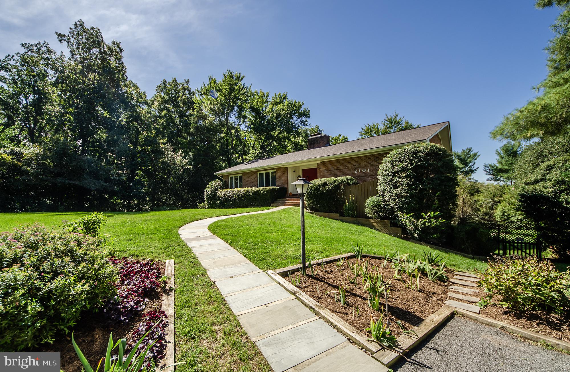 2101 Whiteoaks Dr, Alexandria, VA 22306
