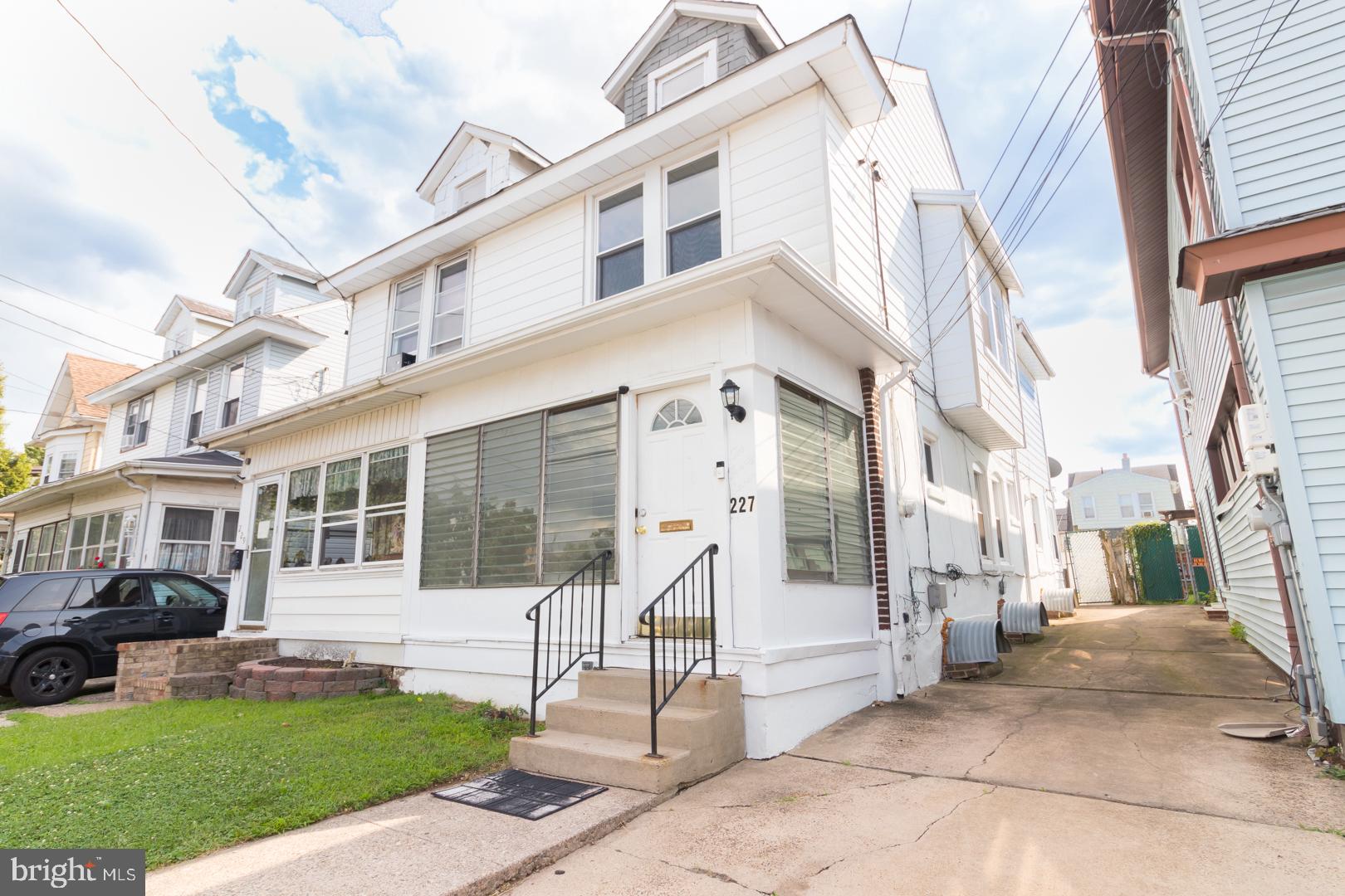 227 Johnston Ave, Hampton, NJ 08609