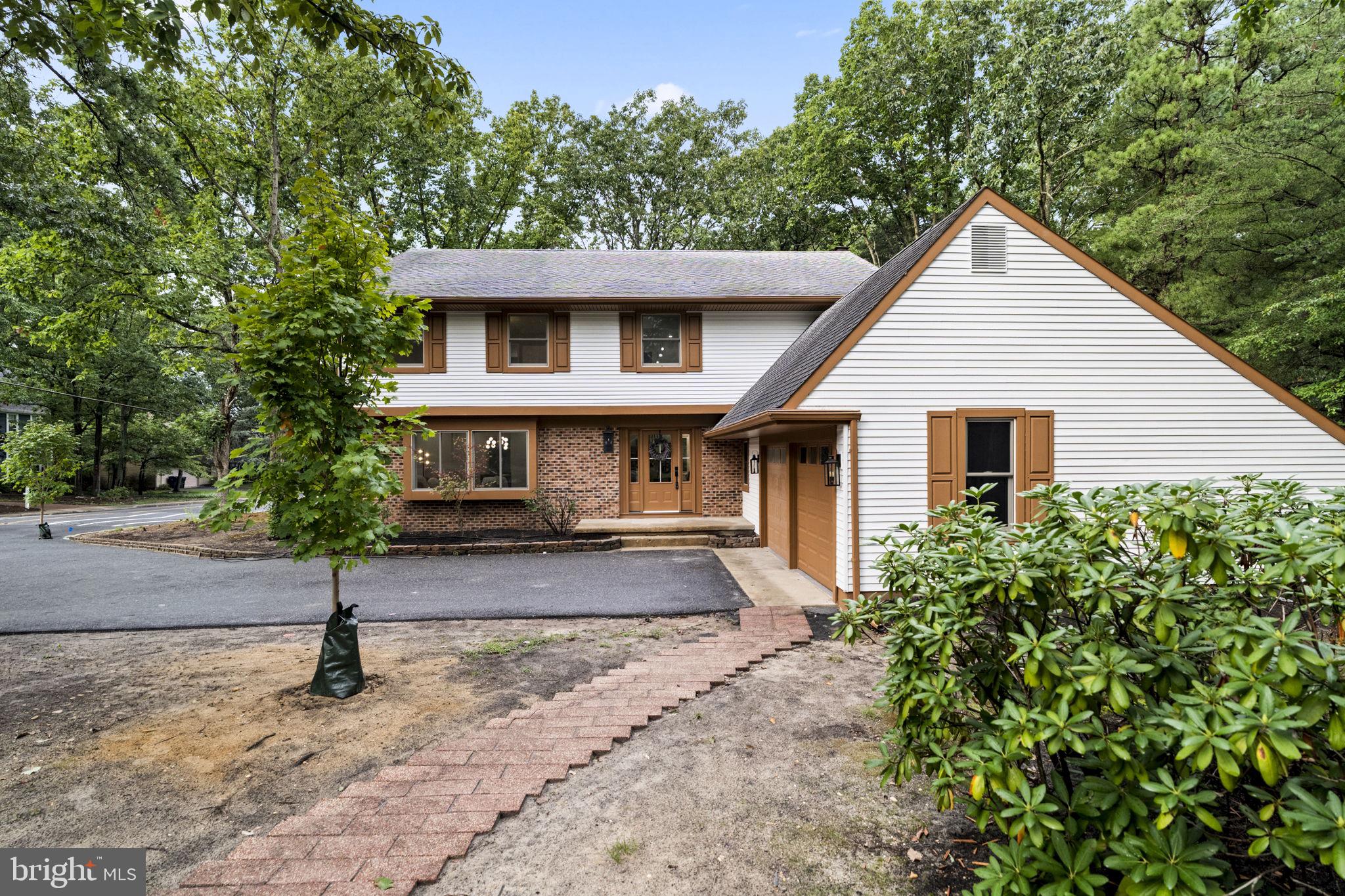 2 Harwood Dr, Voorhees, NJ 08043
