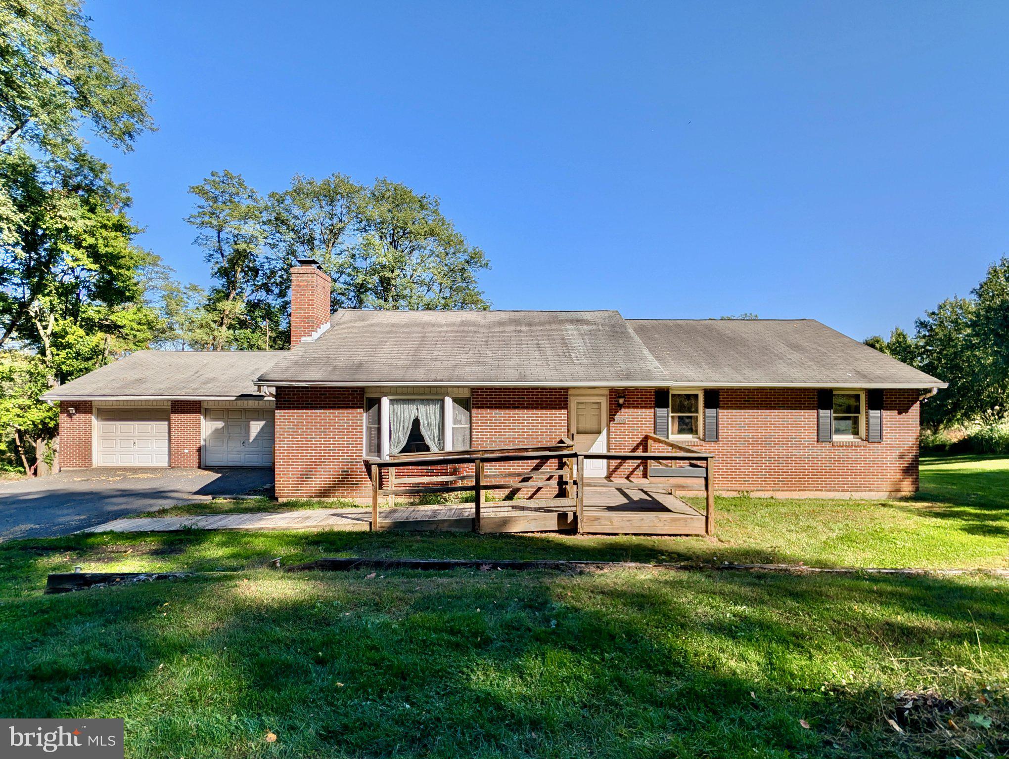 2507 Alpine Dr, Hellertown, PA 18055