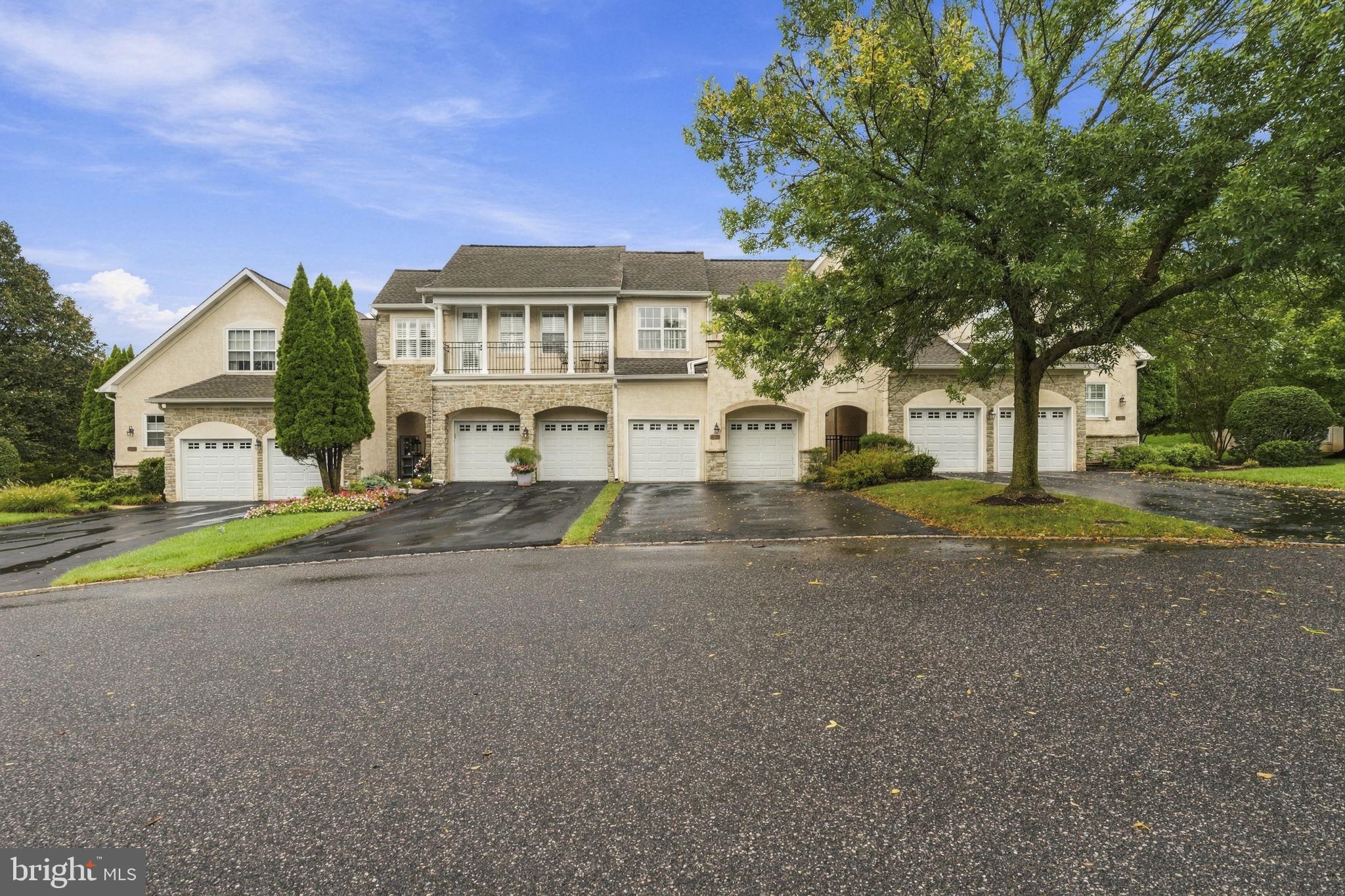 8 3 Oak Ln, West Chester, PA 19382