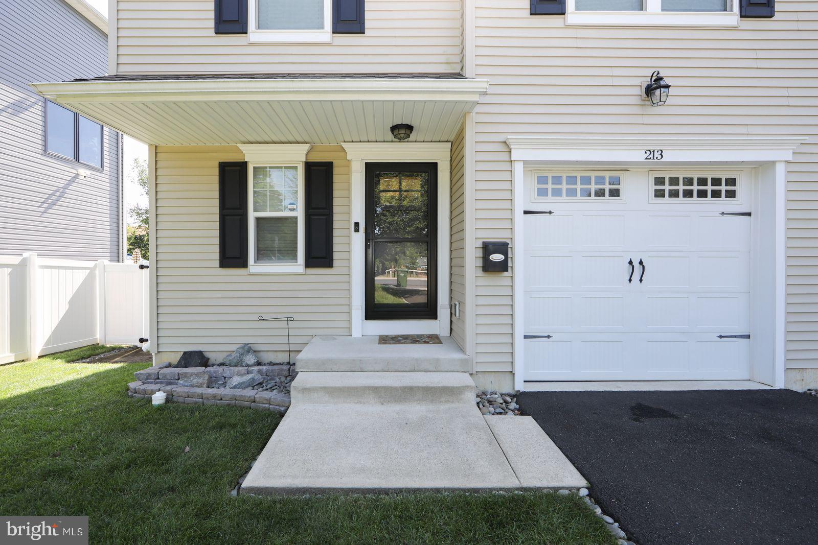 213 Girard Ave, Glenside, PA 19038