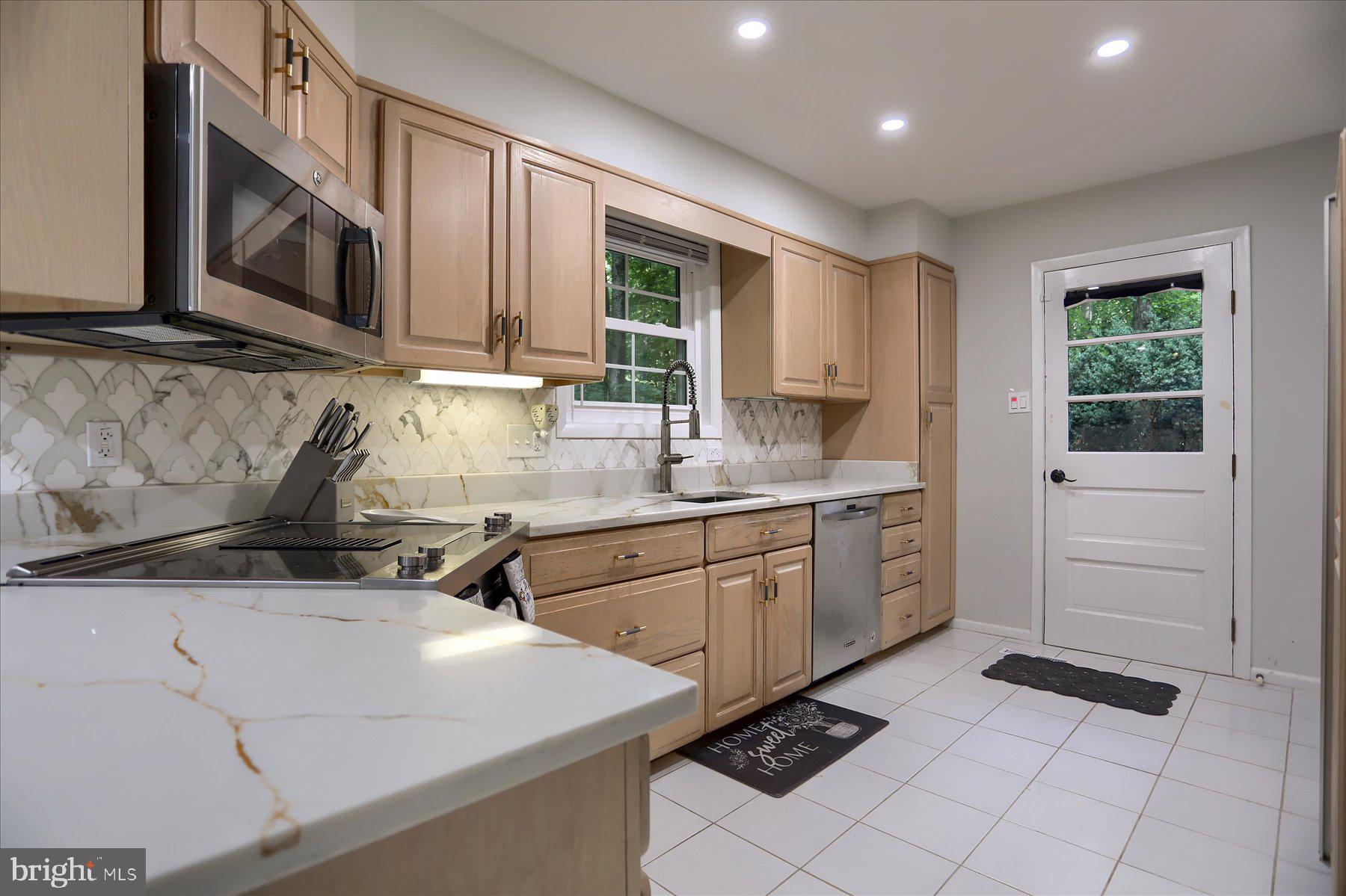 10902 Baronet Rd, Owings Mills, MD 21117 photo