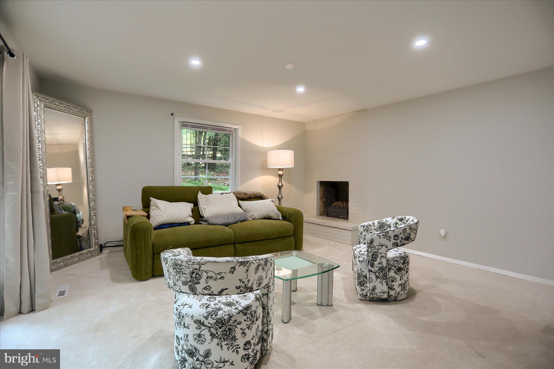 10902 Baronet Rd, Owings Mills, MD 21117 photo
