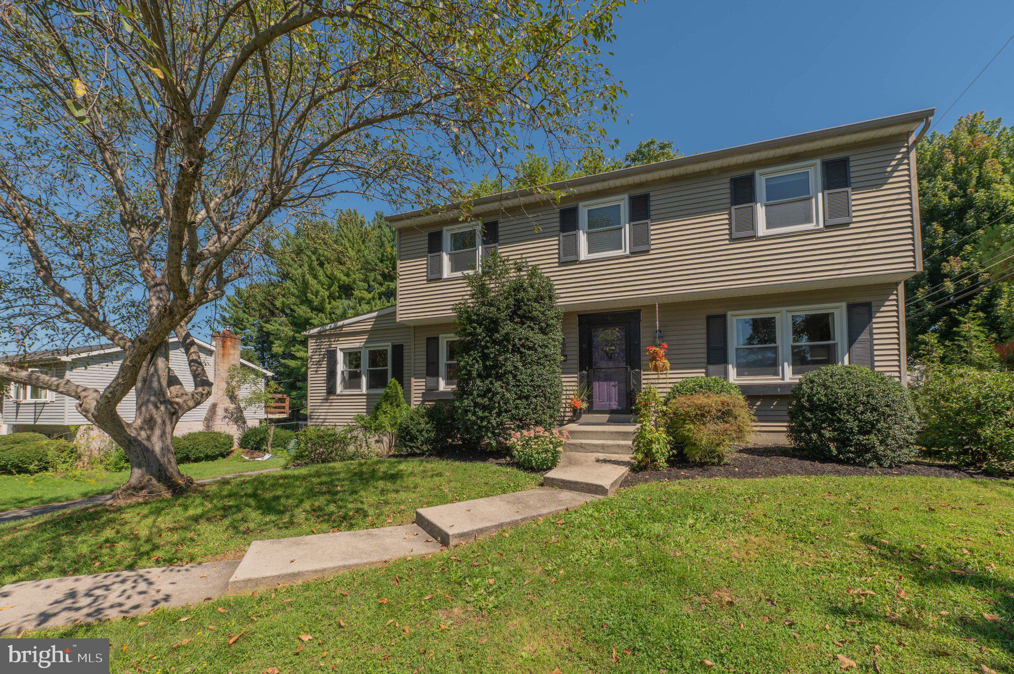 1063 Manor Dr, Allentown, PA 18103