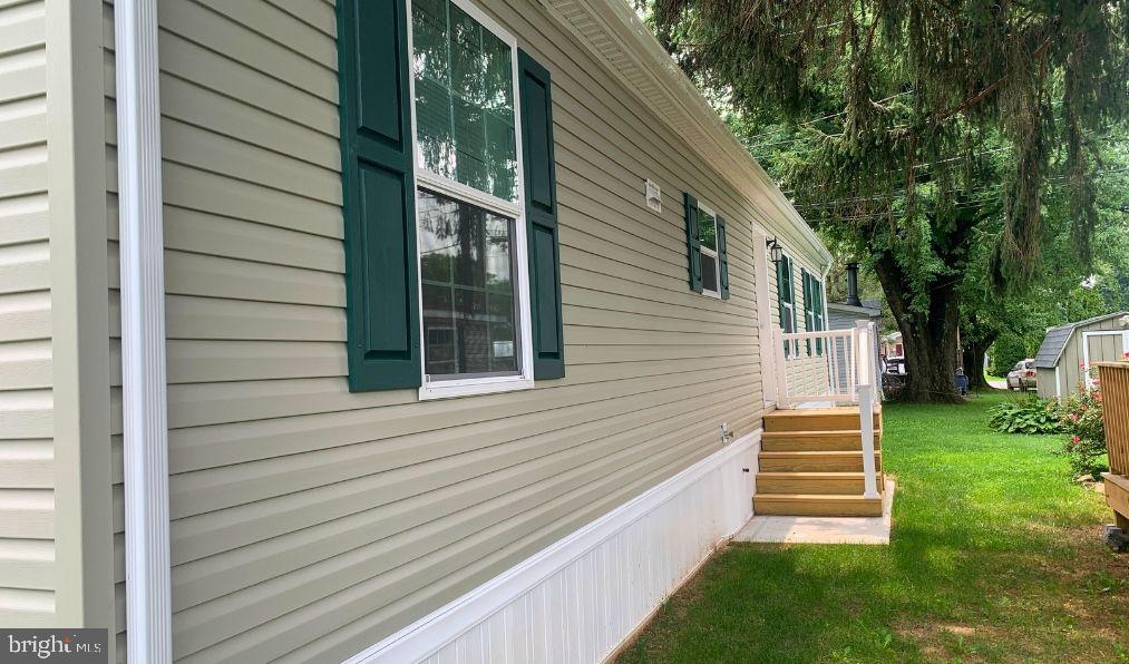 86 Rose Ave, Honey Brook, PA 19344 photo