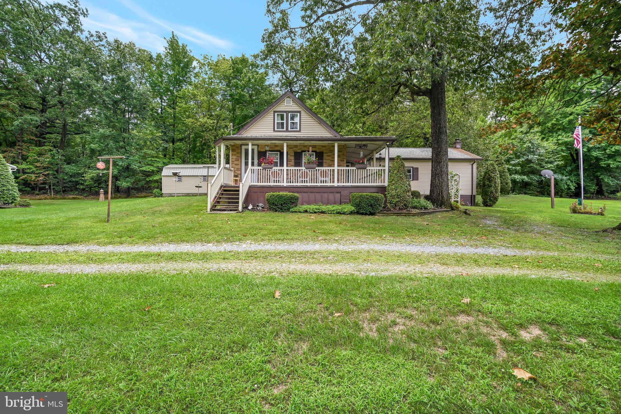 6 E Ryeland Ln, Robesonia, PA 19551 photo