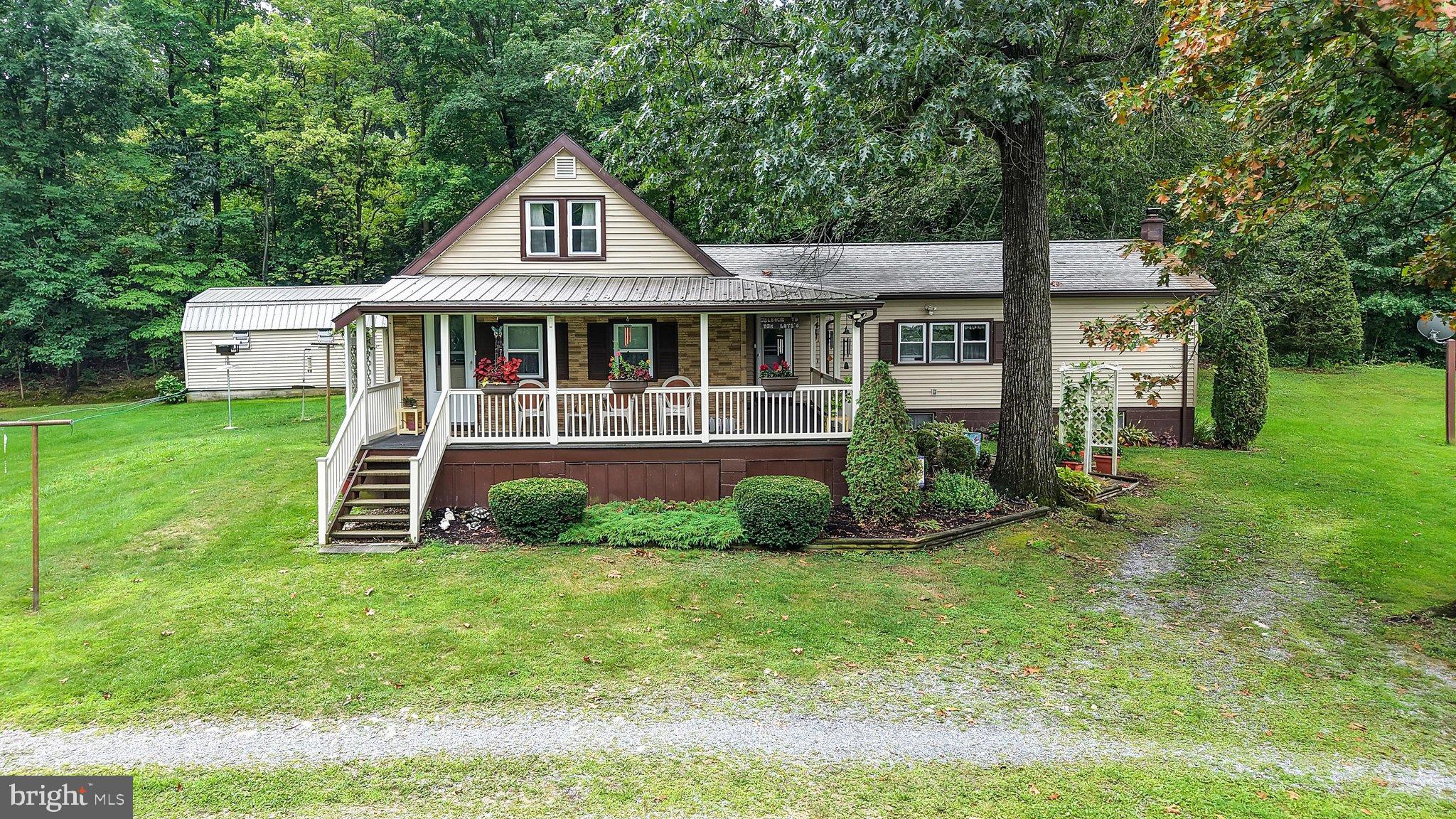 6 E Ryeland Ln, Robesonia, PA 19551 photo