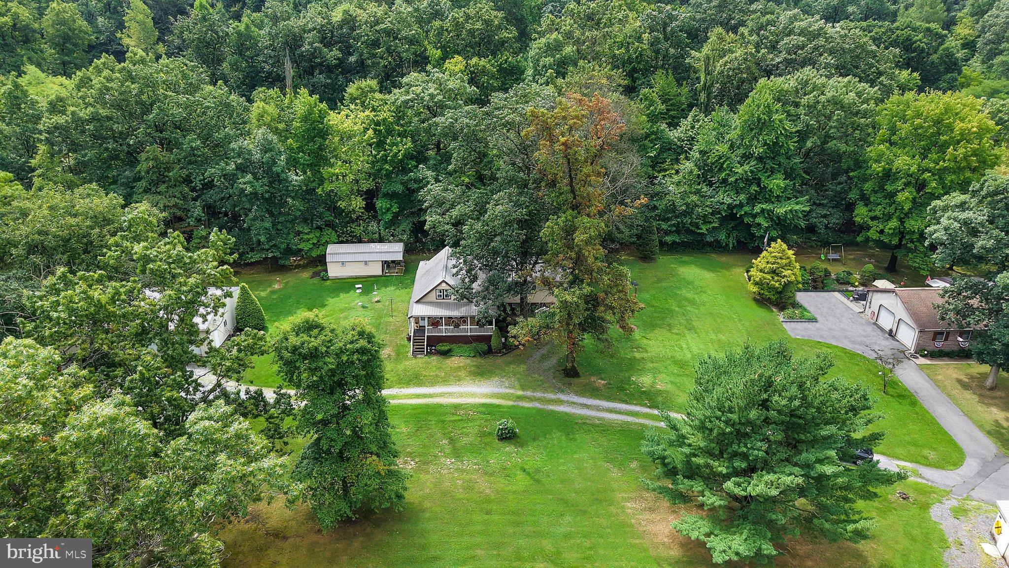6 E Ryeland Ln, Robesonia, PA 19551 photo