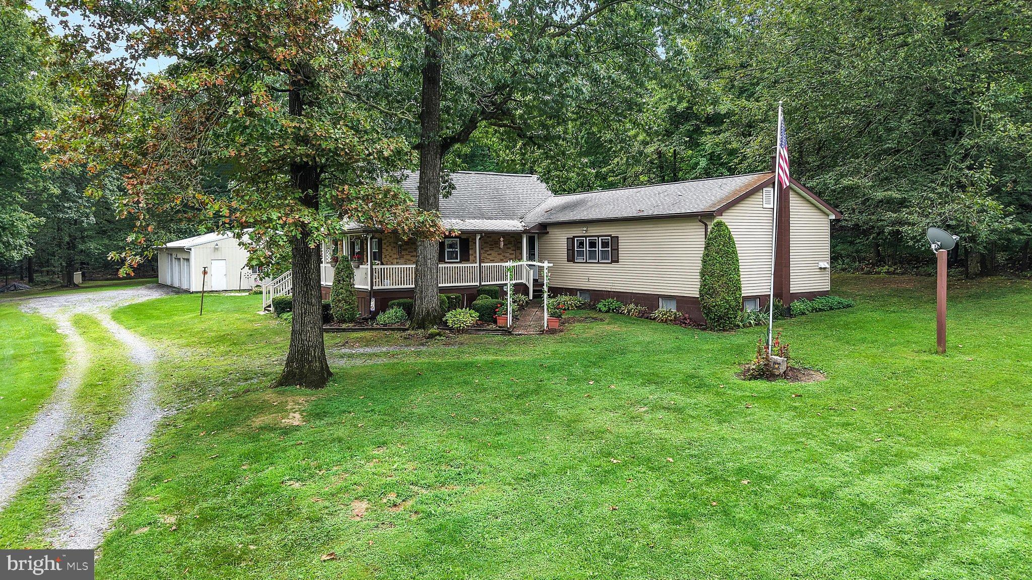 6 E Ryeland Ln, Robesonia, PA 19551 photo