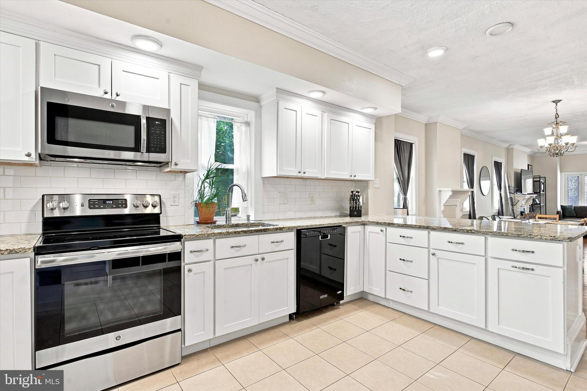 644 Chestnut St, Pottstown, PA 19464 photo