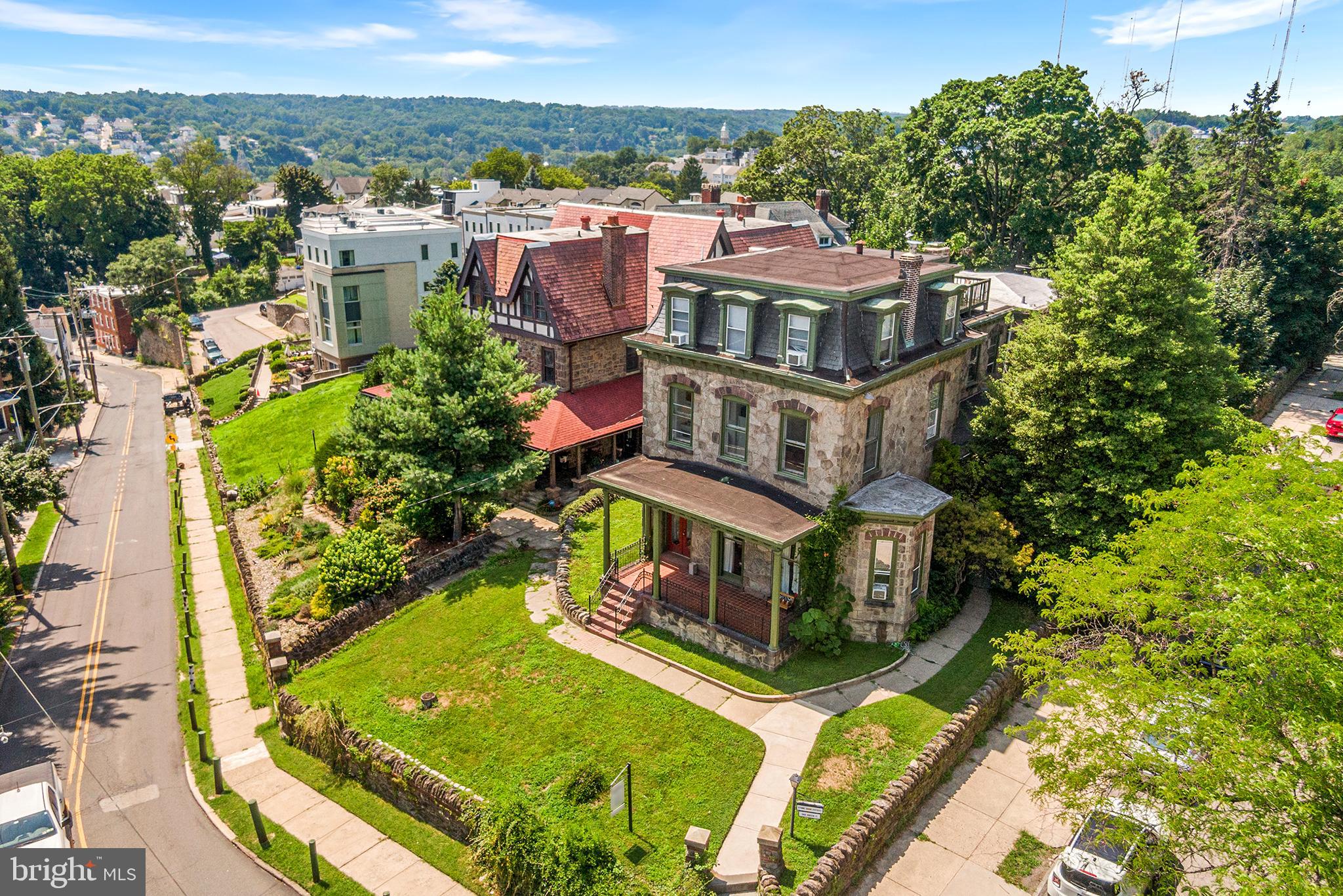 348 Green Ln, Philadelphia, PA 19128 photo