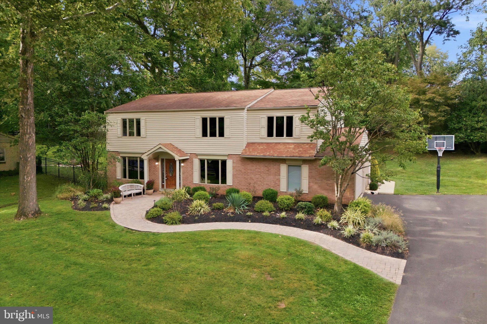 33 Sugar Maple Ln, Lafayette Hill, PA 19444