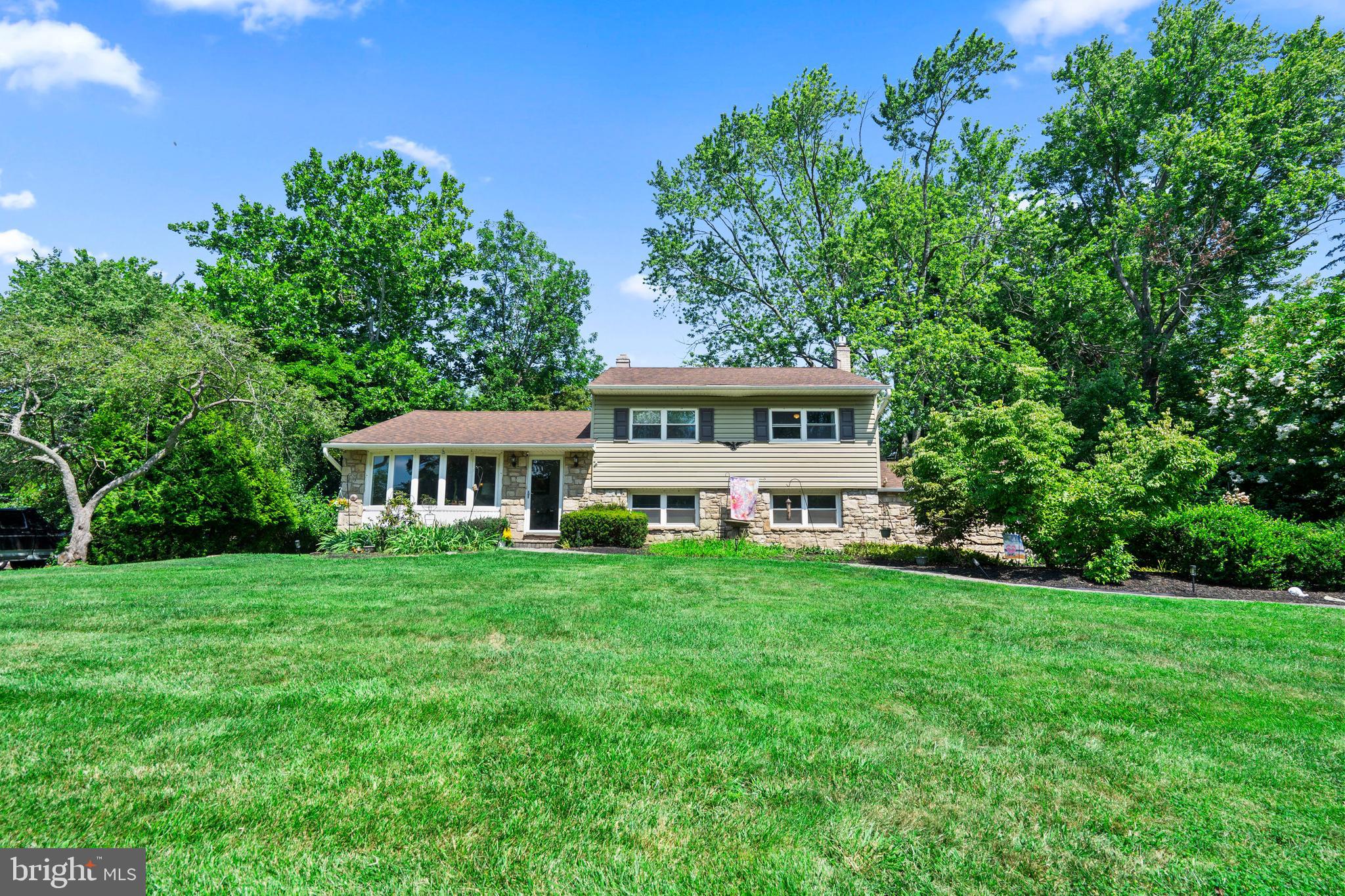 708 Oak Terrace Dr, Ambler, PA 19002