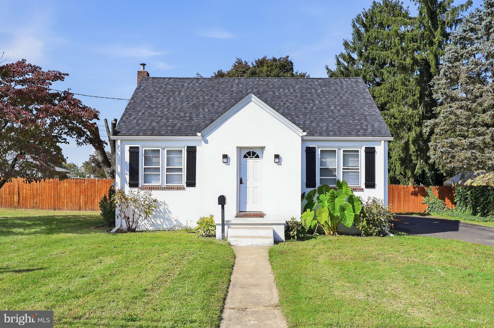 319 Pine St, Williamstown, NJ 08094