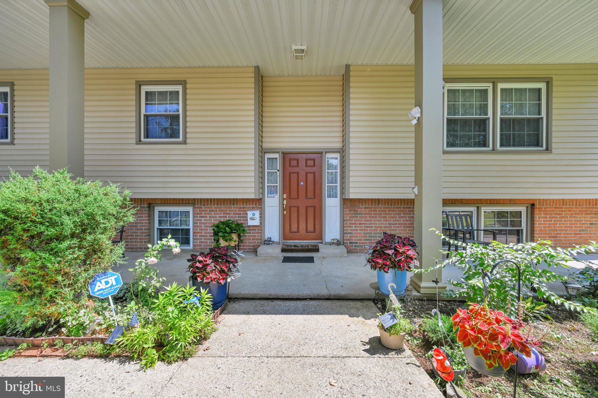 17 Furnace Rd, Wernersville, PA 19565 photo